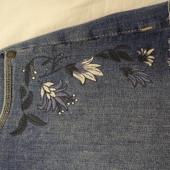 Paige denim shorts, size 26 - Picture 4 of 6